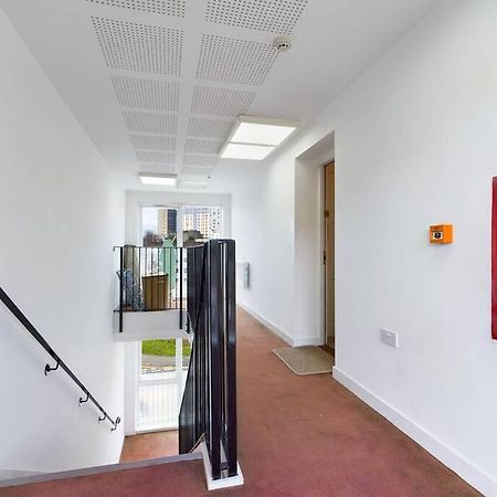 Chic City Centre Apartment With Allocated Parking Swansea Exteriör bild