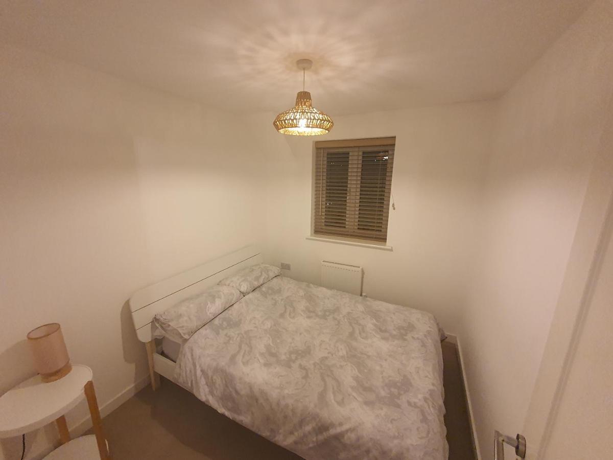 Chic City Centre Apartment With Allocated Parking Swansea Exteriör bild